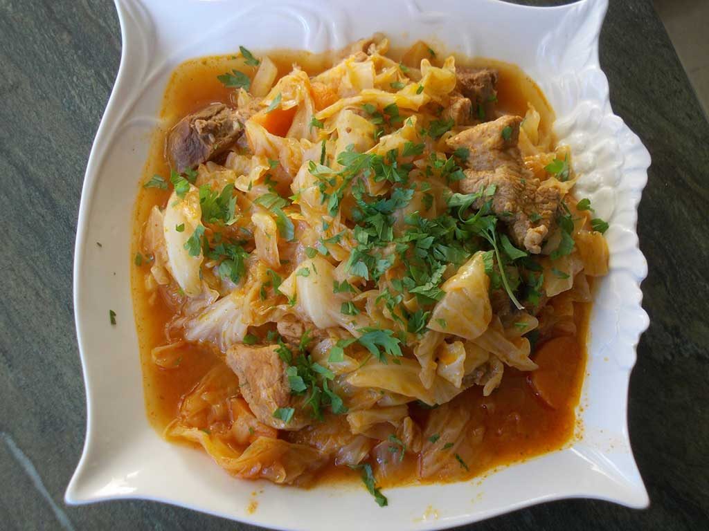 Cabbage stew with meat