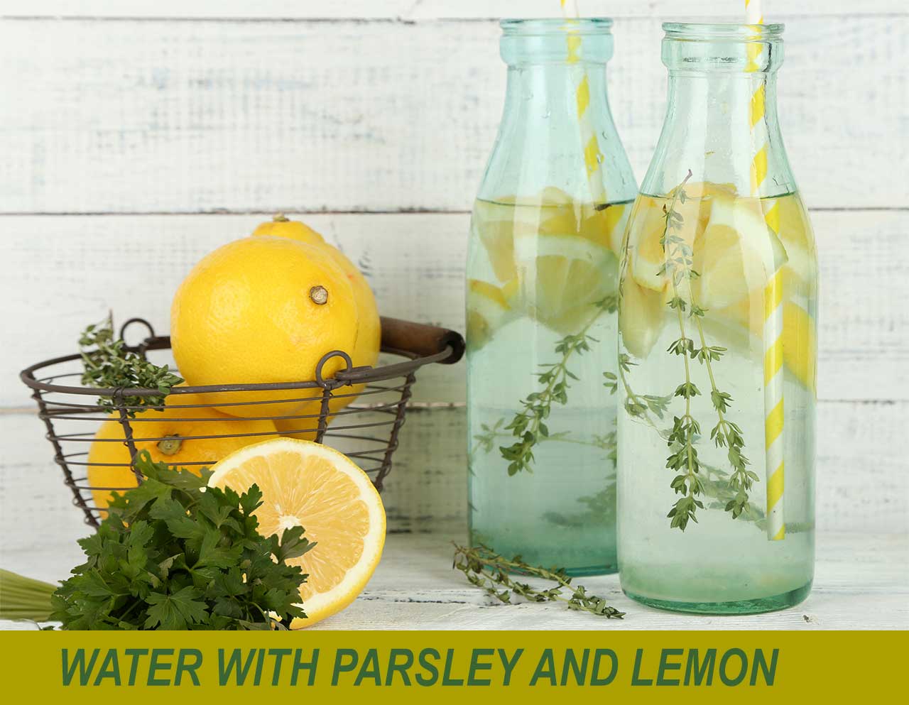 Water with parsley and lemon 