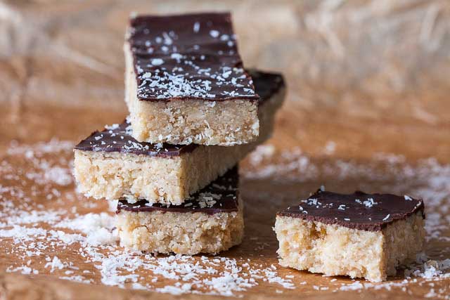 Coconut energy bars with chocolate dressing