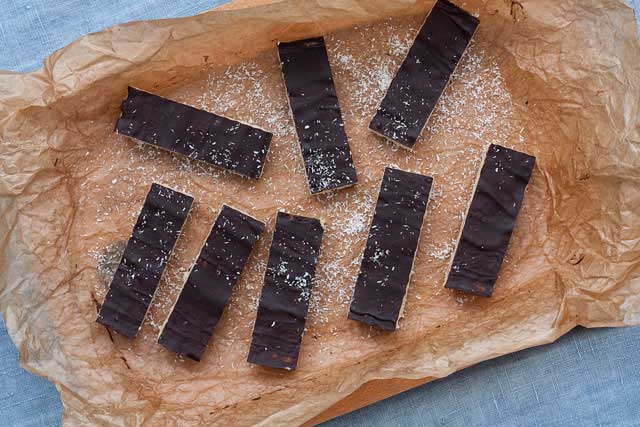 Coconut energy bars with chocolate dressing