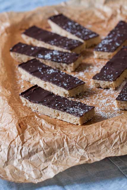 Coconut energy bars with chocolate dressing