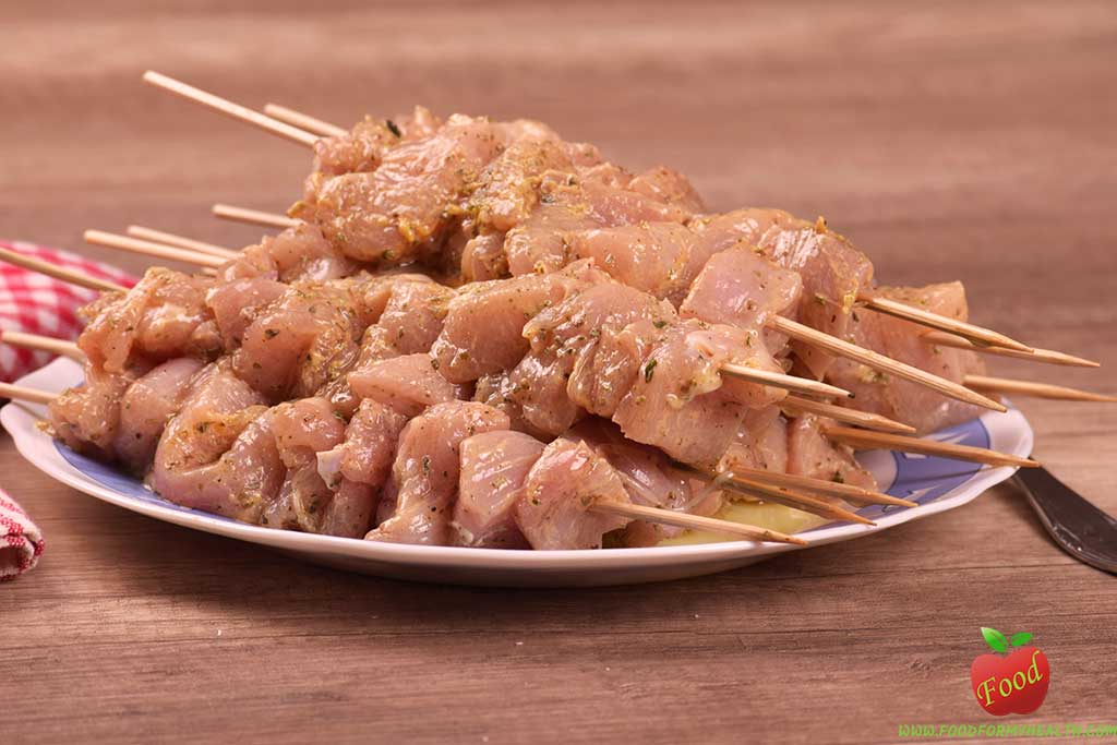 Chicken kebab with sesame