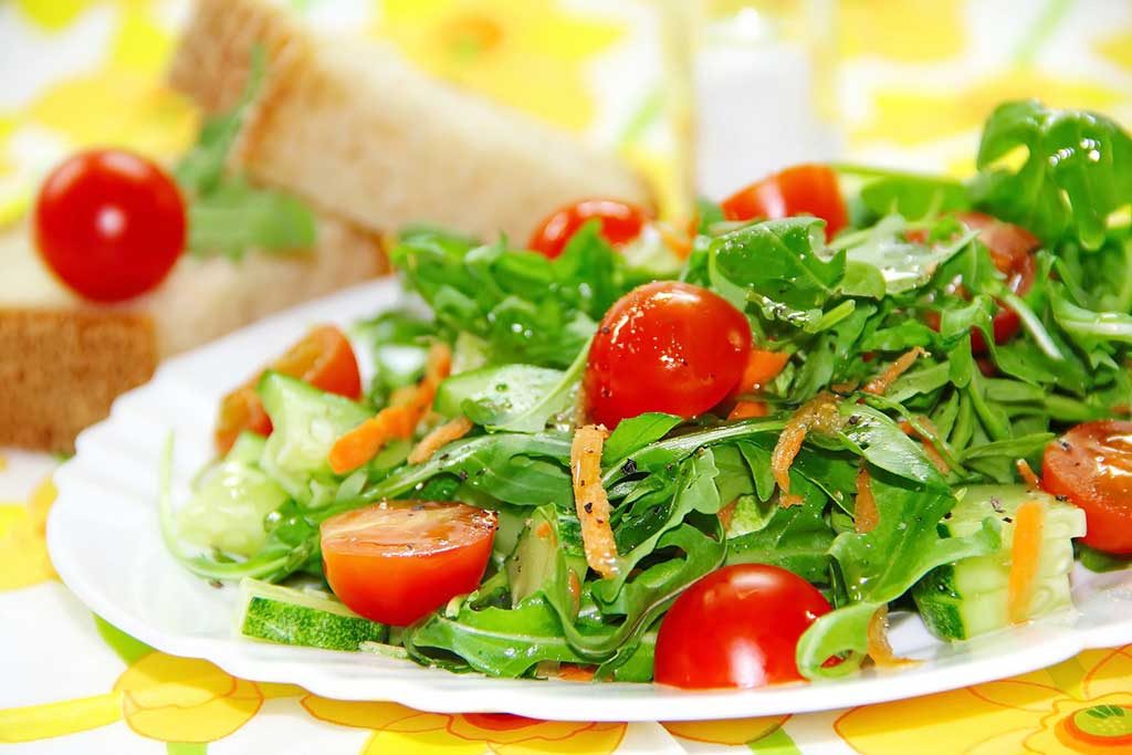 10 Amazing Lettuce Salad Recipes