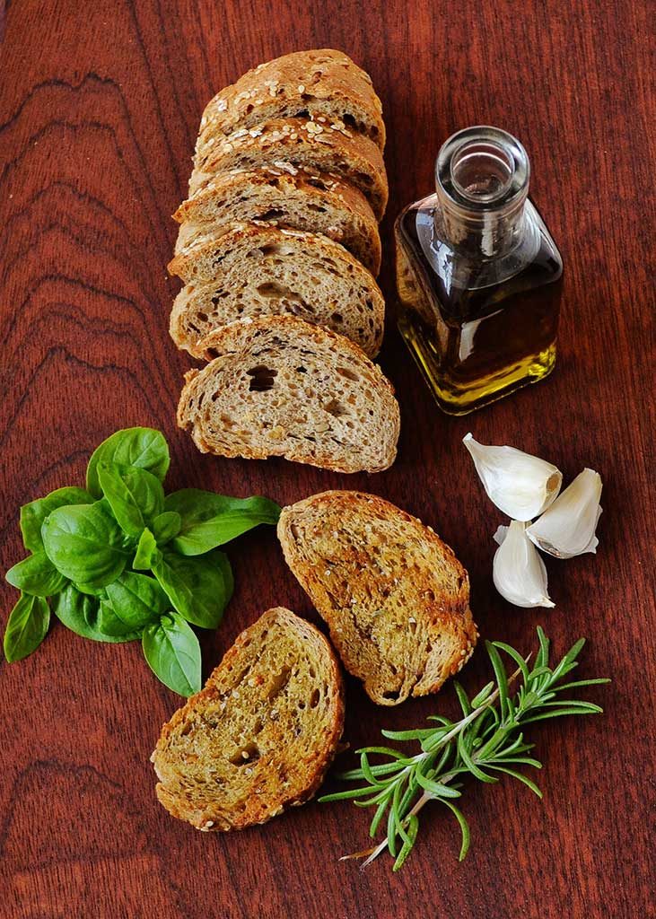 Garlic bread with olive oil